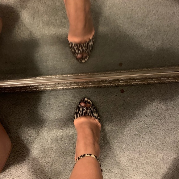 Size 35.5 Brand New Prada ankle strap heels - Picture 8 of 8